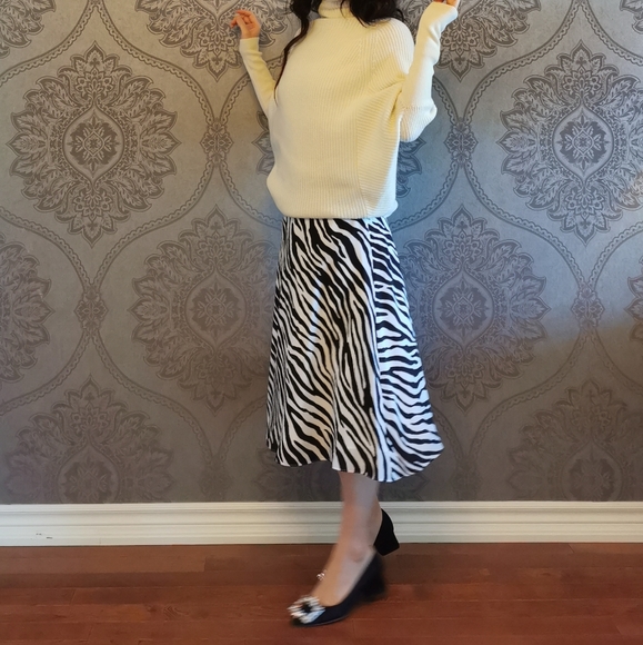 New Theory silk skirt - Picture 3 of 11